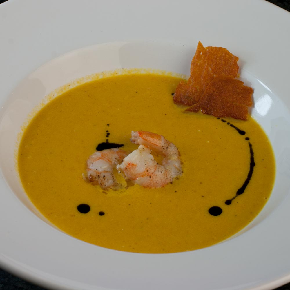 Karotten-Ingwer-Suppe mit Garnelen